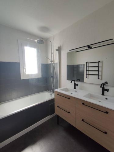 Kúpeľňa v ubytovaní Grand Logement proche centre Parking gratuit