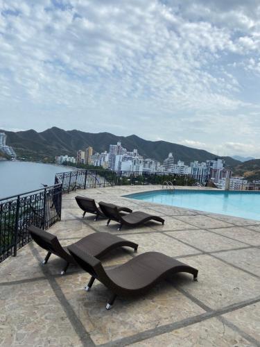 Swimmingpoolen hos eller tæt på Espectacular vista a la playa el Rodadero