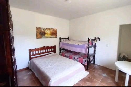 a bedroom with two beds in a room at Linda chácara em Ibiúna in Ibiúna