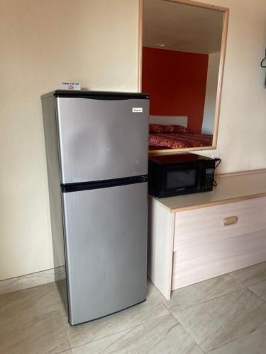 a refrigerator in a room with a microwave at Star Lodge Motel-Oceanside in Vista