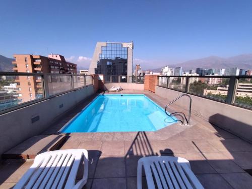 a swimming pool on the roof of a building at Habitación Acogedora en Vitacura in Santiago