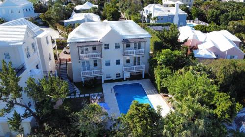 an aerial view of a house with a swimming pool at Edgehill Manor Guest House in Hamilton