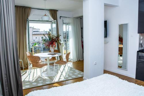 Shiny and relaxing 5th floor apartment