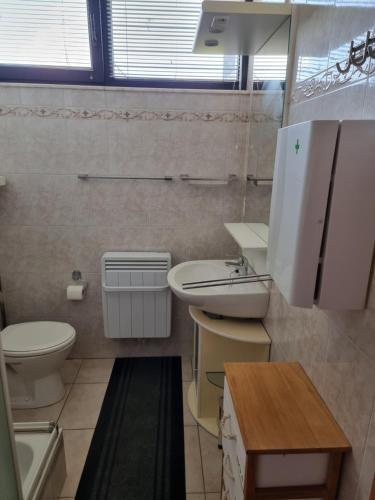 a bathroom with a sink and a toilet at l'heure des vacances in Froid-Chapelle