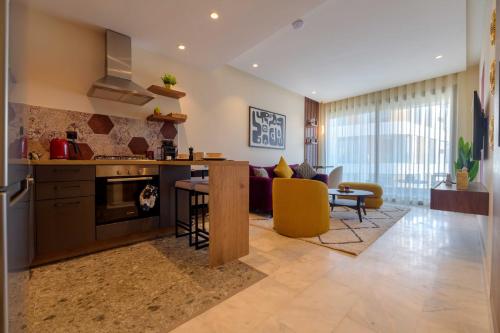 a kitchen and living room with a couch and a table at Appartement luxueux et lumineux Maarif Casablanca in Casablanca