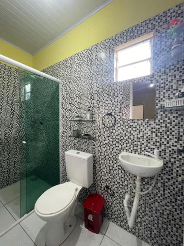a bathroom with a toilet and a sink and a shower at Recanto 3 irmãs in Barreirinhas