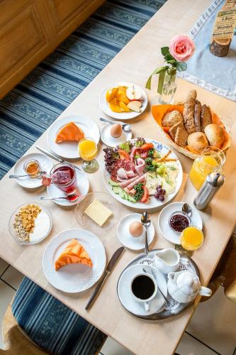 Jídlo v hotelu nebo okolí