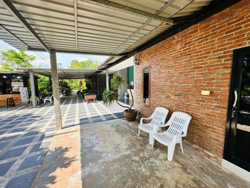 Imagen de la galería de Koh Jum Bungalow & Hostel, en Ko Jum