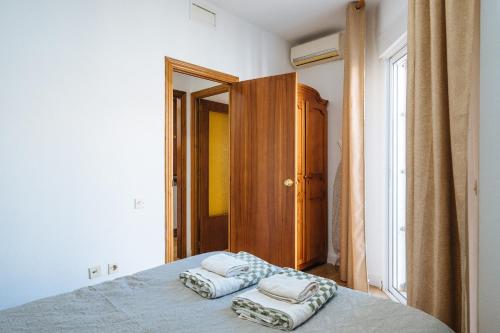 a bedroom with a bed with two pillows on it at apartamento con parking plaza del museo in Seville