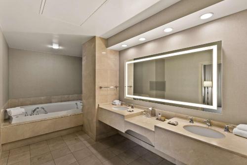 The Royal Sonesta Harbor Court Baltimore Image