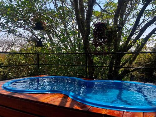 a hot tub sitting on top of a wooden deck at Casa completa próxima a Ouro Preto! Amarantina in Ouro Preto