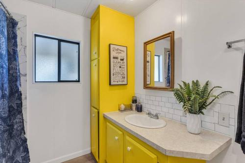 Gambar di galeri bagi Cabin with breathtaking view Stop before Tahoe di Pilot Hill