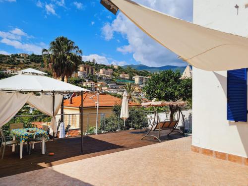 En generel udsigt til bjerge eller udsigt til bjerge taget fra lejligheden