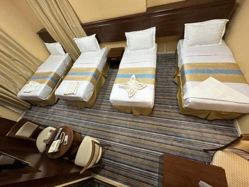 Una cama o camas en una habitación de فندق نجمة ذاخر