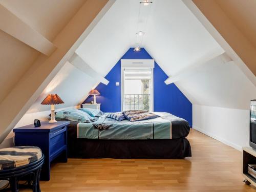 Postel nebo postele na pokoji v ubytování Gîte charmant à Guérande: 3 ch., jardin clos, proche plages et commerces, parking privé, wifi inclus - FR-1-306-1259