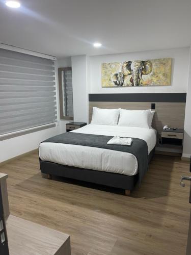 a bedroom with a large bed in a room at HOTEL SALVATORE in Paipa