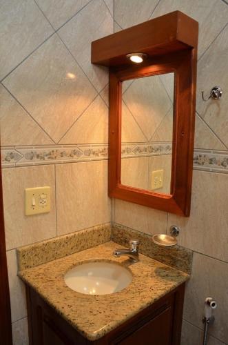 Hotel São Marcos Orlândia SPにあるバスルーム
