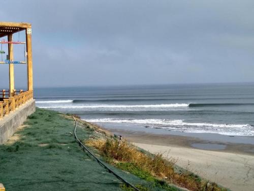 Blick auf das Meer vom Strand aus in der Unterkunft Casa de mamá María in Malabrigo