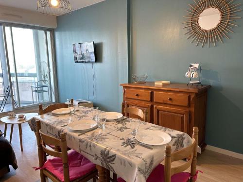 Photo de la galerie de l'établissement Saint-Gilles-Croix-de-Vie, 2 pièces avec parking, animaux admis - FR-1-224-807, à Saint-Gilles-Croix-de-Vie