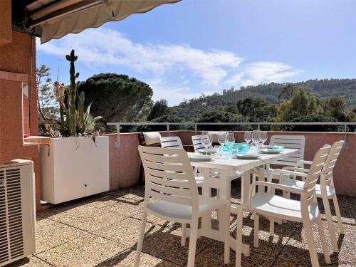Appartement Vacances - 4 Pers, Piscine, Terrasse, Proche Plage au Lavandou - FR-1-251-556