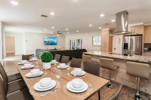 a dining room and kitchen with a table and chairs at Luxury 5BR Villa Heated Pool near Beach & Casino in Dania Beach
