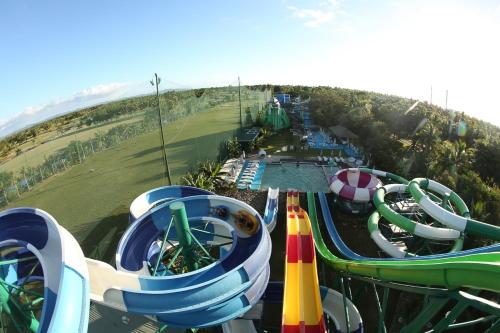 einen Wasserpark mit Achterbahn in der Unterkunft Balabala Bed & Breakfast in Nadi