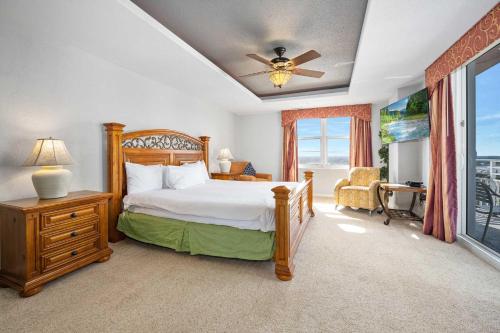 Postel nebo postele na pokoji v ubytování Luxury Beach Penthouse Villa Ocean Walk Resort