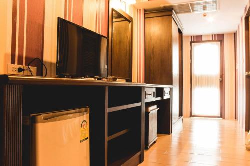 Kuchyň nebo kuchyňský kout v ubytování Natural Samui Hotel