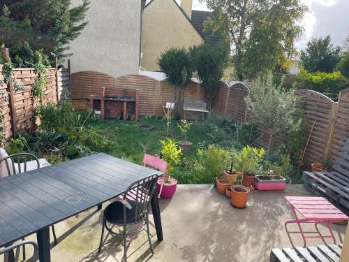 Photo de la galerie de l'établissement 2 chambres dans maison proche transports, à Conflans-Sainte-Honorine