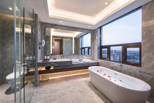 Et badeværelse på Novotel Shanxi Yuncheng