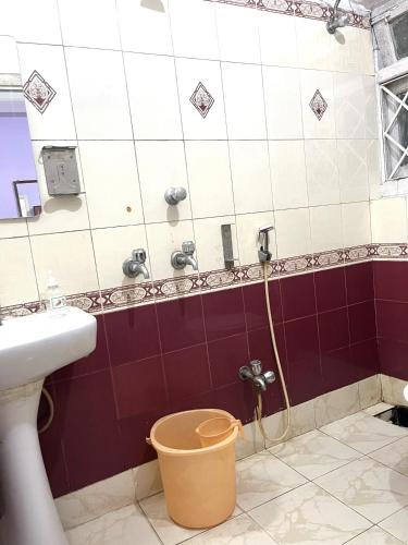 Brill Rooms Near City Centre Metro Stationにあるバスルーム