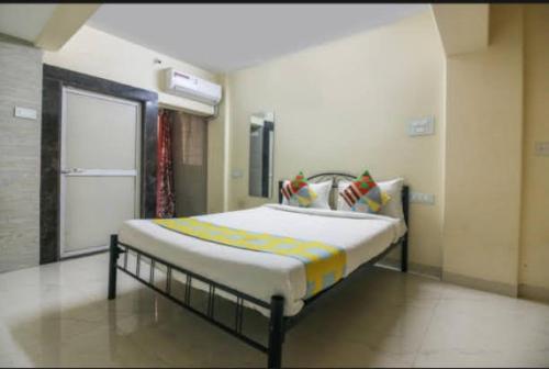 Krevet ili kreveti u jedinici u okviru objekta Cozy Stay Kharghar
