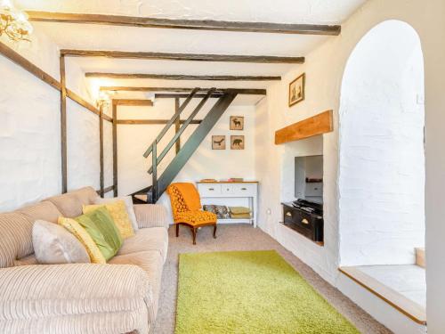 een woonkamer met een bank en een stoel bij 2 Bed in Combe Martin 10007 in Combe Martin