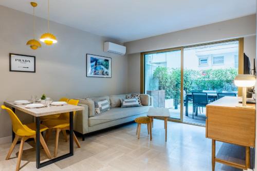 Downtown Cannes Apartment with Garden