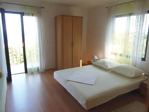 Sunflower Apartment