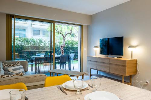 Downtown Cannes Apartment with Garden