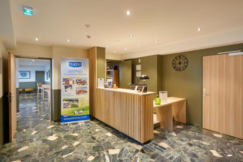 an office with a reception desk and a waiting room at Hôtel Eliova l'Eau Vive in Châtel