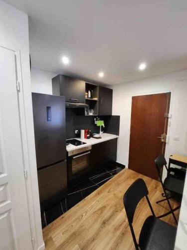 Kuchyň nebo kuchyňský kout v ubytování Superbe appartement à 8 minutes de la nation.
