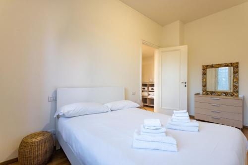 Serra 2br Apartment With Terrace by Halldis