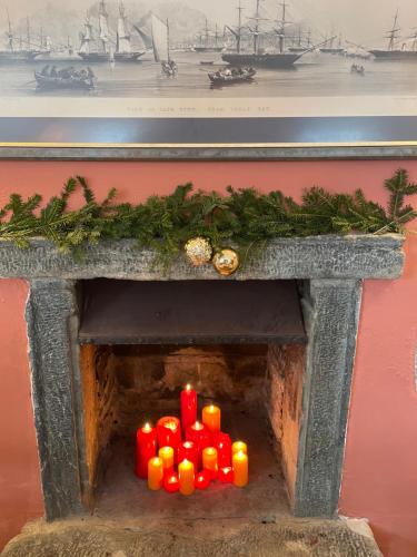 a group of red candles sitting in a fireplace at Schloss Moosburg Gästehaus in Moosburg