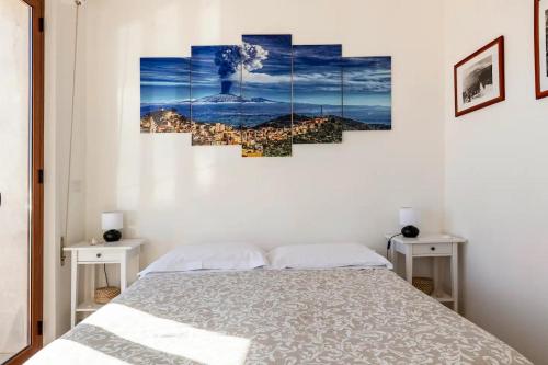 Postel nebo postele na pokoji v ubytování Tauromenion Guest House