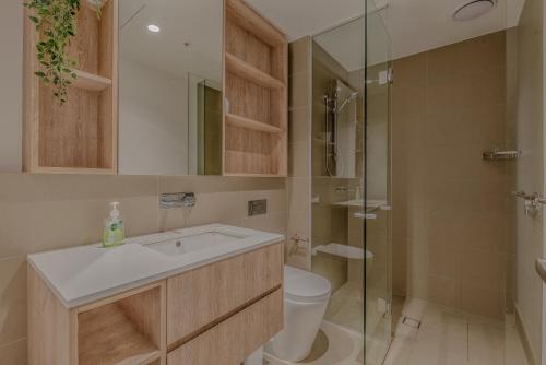 Ένα μπάνιο στο NEW Top Floor L70 CBD Luxury Apt