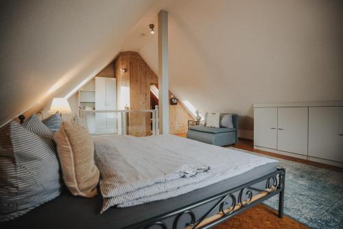 a bedroom with a large bed in a attic at Friesenhus Dangast in Dangast