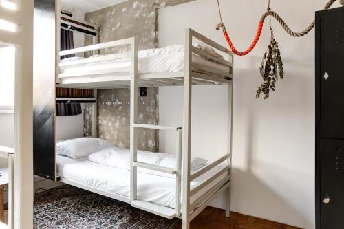 a bedroom with bunk beds in a room at ClinkMama in Amsterdam