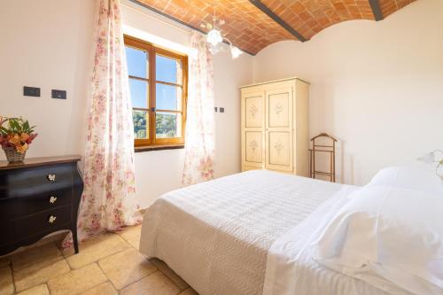 Ένα ή περισσότερα κρεβάτια σε δωμάτιο στο Casale Pavone by VacaVilla