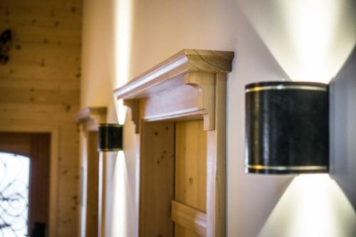 a close up of a lamp on a wall at Ferienwohnung Tegernsee,Fam Schneider, Kreuth-Grüneck in Kreuth