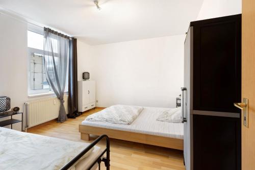 a bedroom with two beds and a window at Wohnen am Wissenschaftshafen in Magdeburg