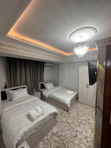 Una cama o camas en una habitación de DANIYAR GUEST HOUSE
