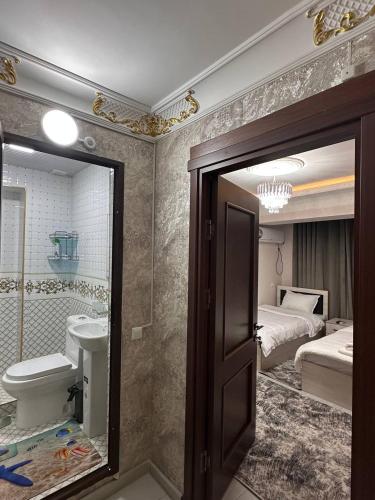 Un baño de DANIYAR GUEST HOUSE