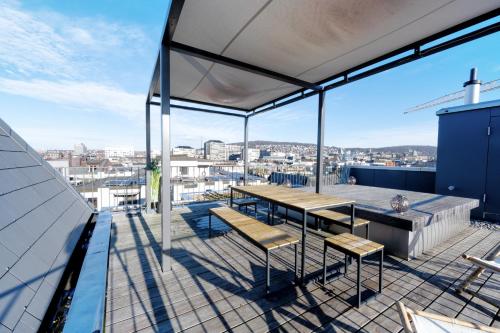 Urban rooftop getaway